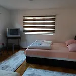 Guest House Dzemo